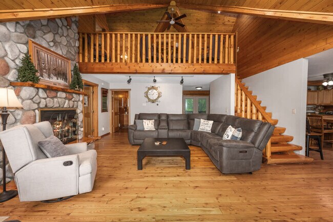 Building Photo - 5000 Gahan St NE