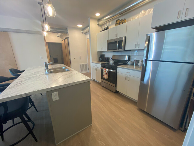 Open kitchen - 4326 Hickman Rd