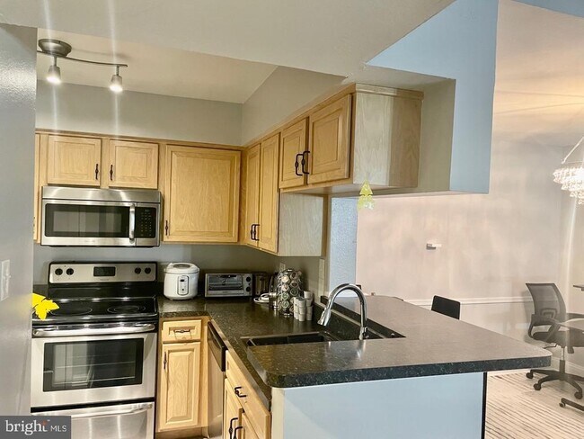 Building Photo - 3303 Wyndham Cir