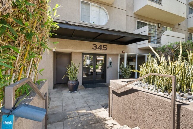 Foto del edificio - 345 S Alexandria Ave