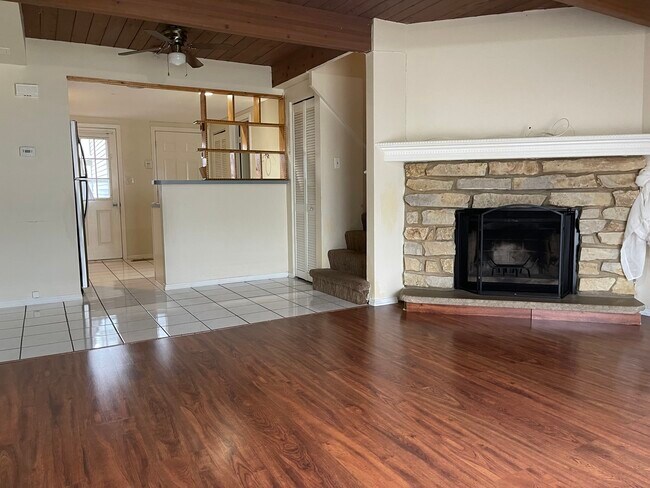 Building Photo - 347 Meadow Green Ln