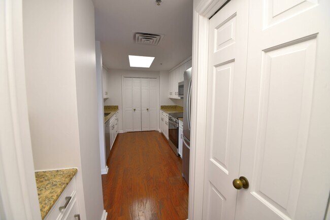 Foto del edificio - 2121 S Yorktown Ave