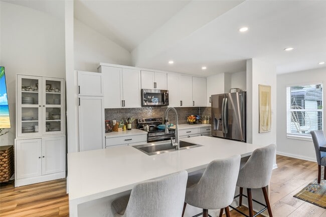 Building Photo - 2550 Roy Cir