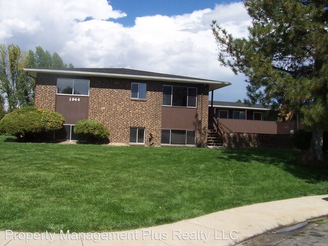 Building Photo - 1944 Meadow Dr
