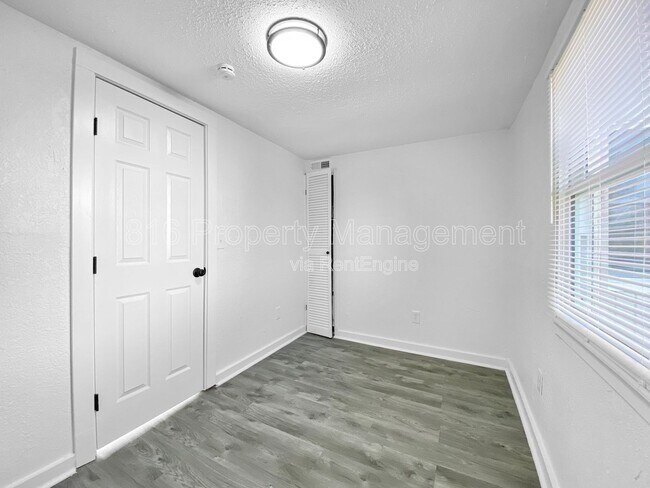 Foto del edificio - 4802 Locust Ave