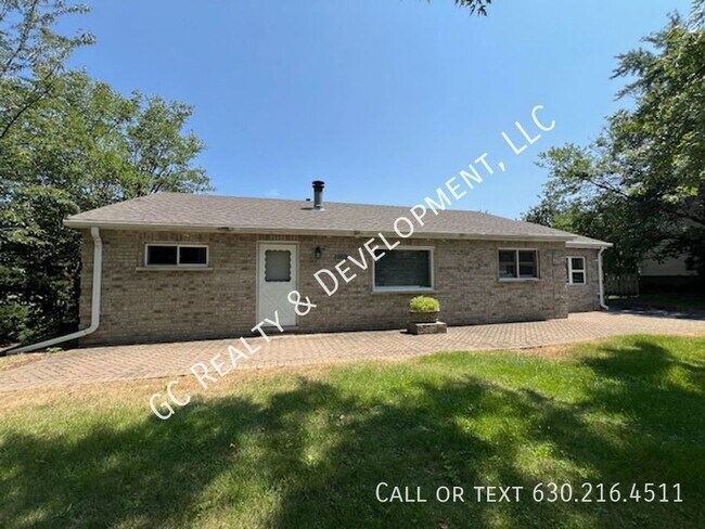 Building Photo - ***HOFFMAN ESTATES RANCH / 3 BDRM - 2 BTH ...