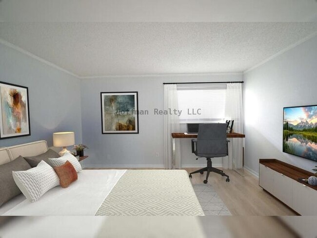 Building Photo - pacious 2-Bedroom Condo with Screened Balc...