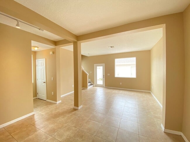 Foto del edificio - LAKES OF WINDERMERE - LAKE REAMS 2BR/2.5BA...
