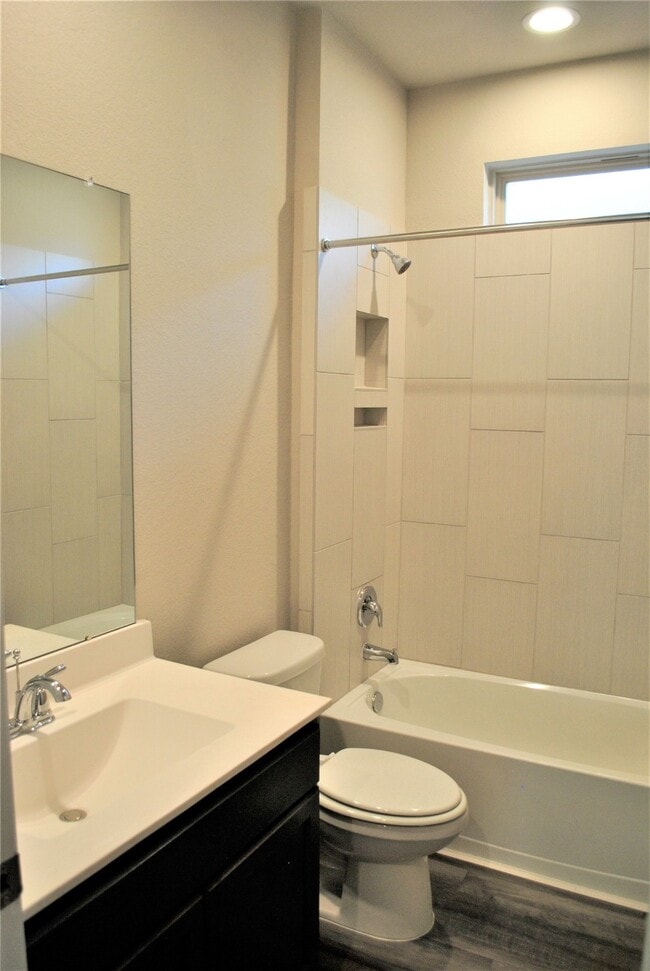 Building Photo - 14131 Lake Lodge Dr