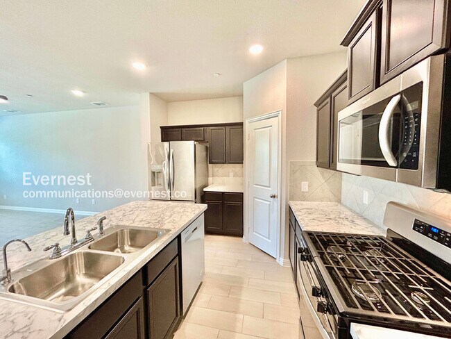 Foto del edificio - 3030 Willow Wood Ct
