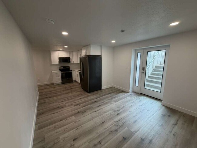 Building Photo - 63 E Ferndell St