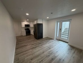 Building Photo - 63 E Ferndell St