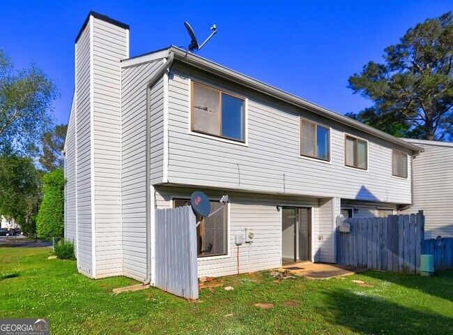 Foto del edificio - 288 Country Club Dr