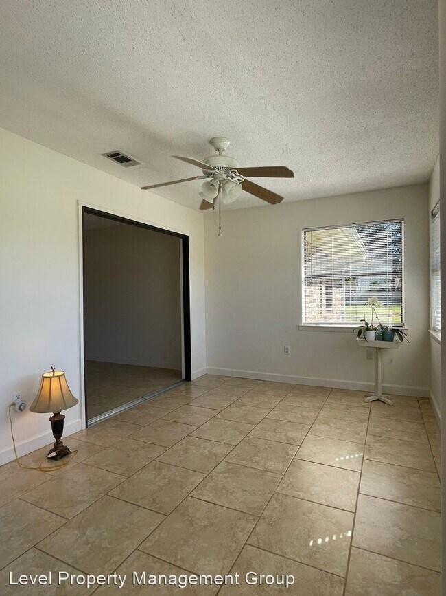 Foto del edificio - 3 br, 2 bath House - 1303 N. Cedar St.
