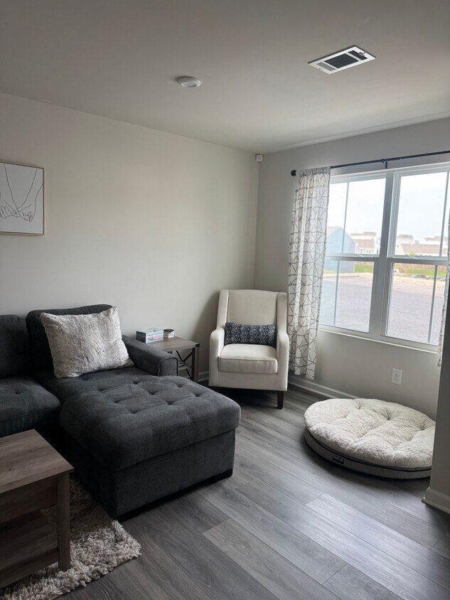 Foto principal - Furnished or Unfurnished Townhome