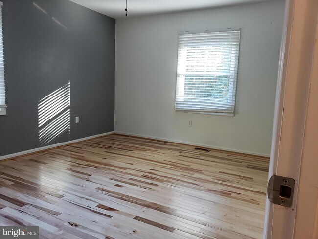 Building Photo - 16010 Woodlark Dr