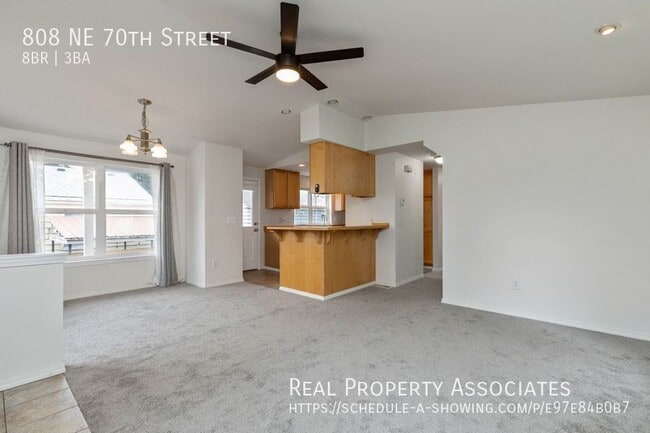 Building Photo - 808 NE 70th St