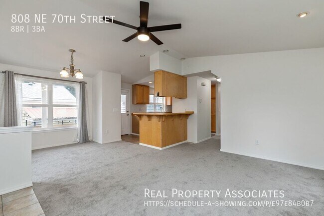 Foto del edificio - 808 NE 70th St