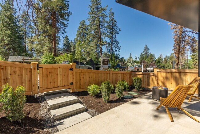 Foto del edificio - 950 NE Norton Ave