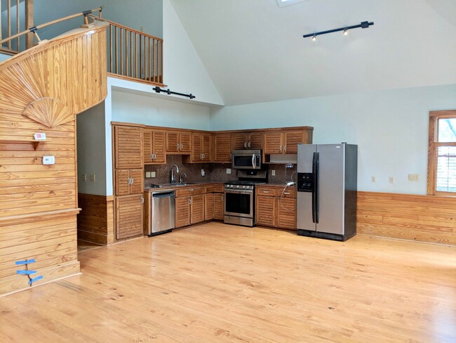 Building Photo - Charming 3 Bedroom in Old Mt. Pleasant
