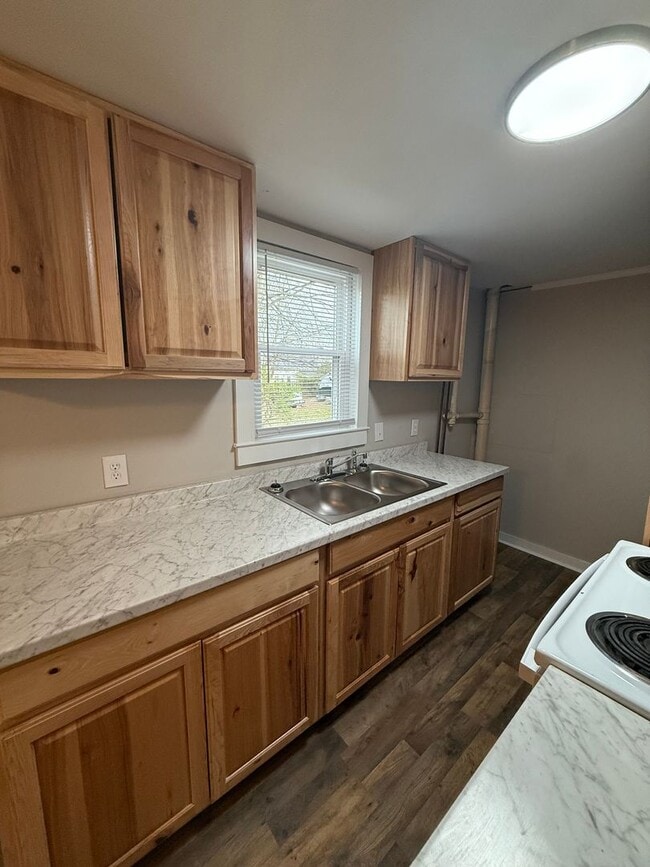 Building Photo - 2 Bed 1 Bath House