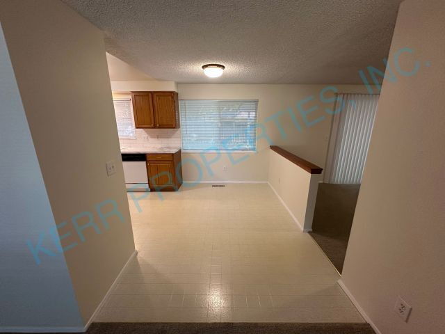 Foto del edificio - 2530 NE Hale Ave