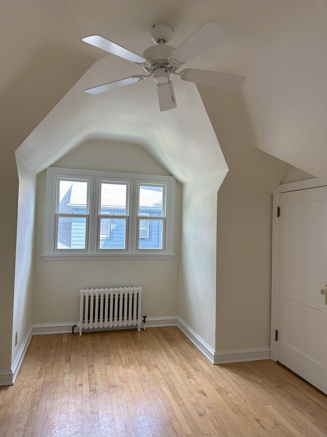 Foto del edificio - 2227 E Woodstock Pl