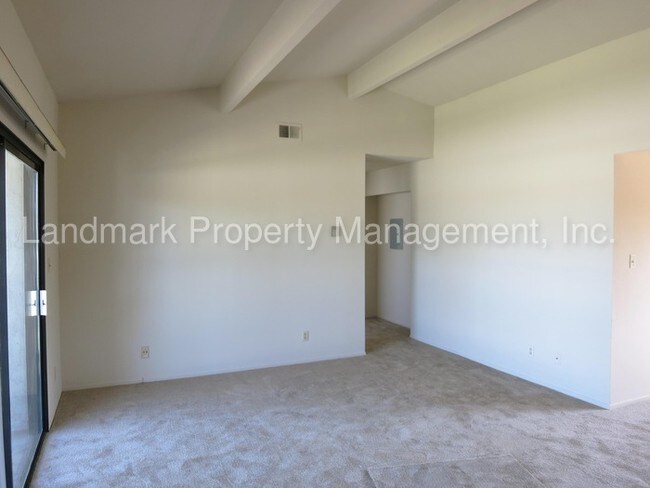 Building Photo - 1856 Clarke Ave