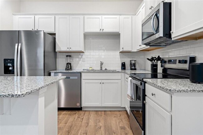 Foto del edificio - 1396 Sweetshrub Pl