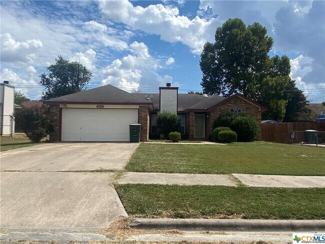 Building Photo - 2402 Cross Timber Dr