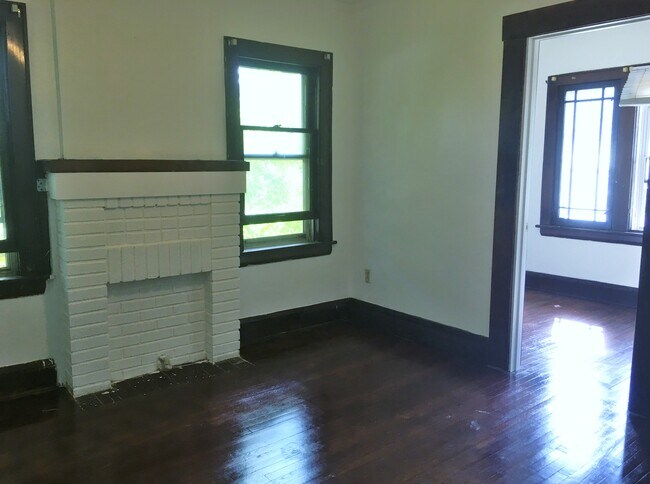 Building Photo - 515 Schiller Ave
