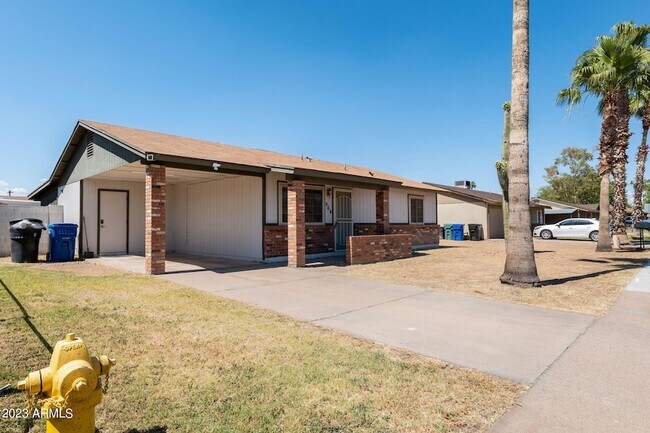 Foto del edificio - 964 W Hackamore St