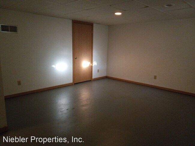 Building Photo - 2 br, 1.5 bath House - 650 Otter Avenue