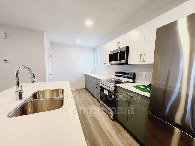 Building Photo - 1182 Aster Blvd