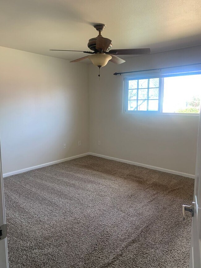 Foto del edificio - 3 BR 2 BA Available Now