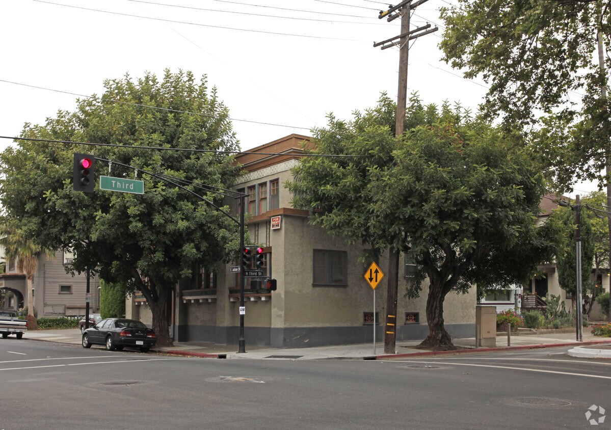 Building Photo - 99 E Julian St