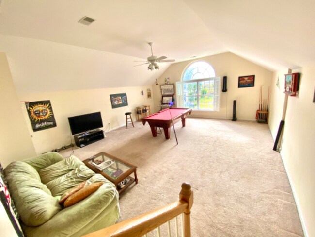 Building Photo - 374 Clayton Dr