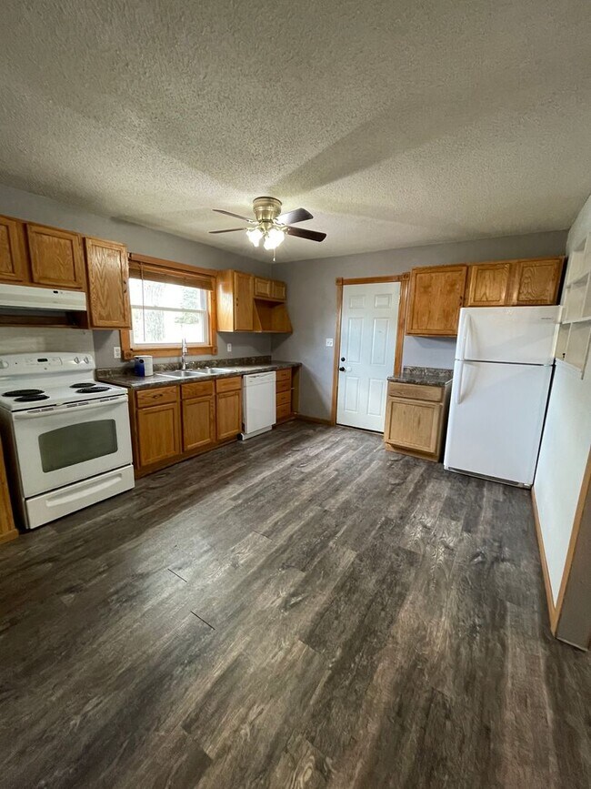 Foto del edificio - 3 Bed, 1 Bath Home for rent. One level living!
