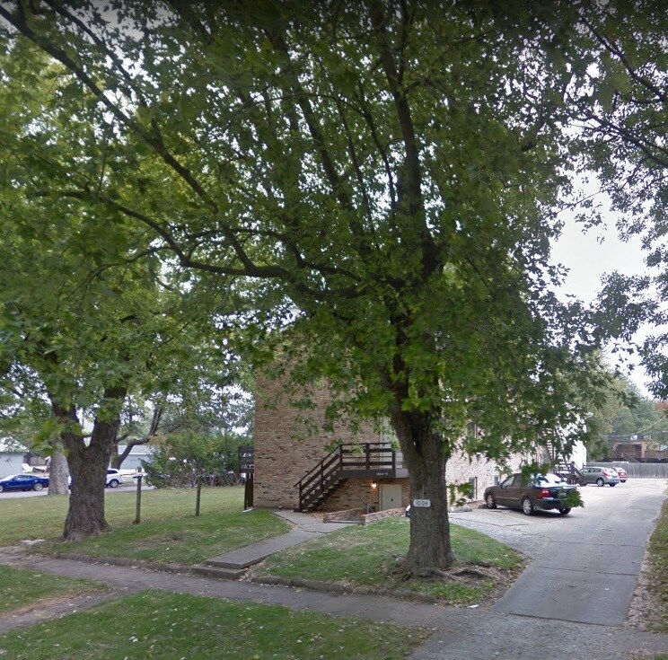 1004 & 1006 S College Apartment Building - 1006 S College St
