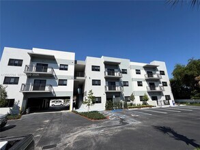 Building Photo - 2641 NW 24th Ct
