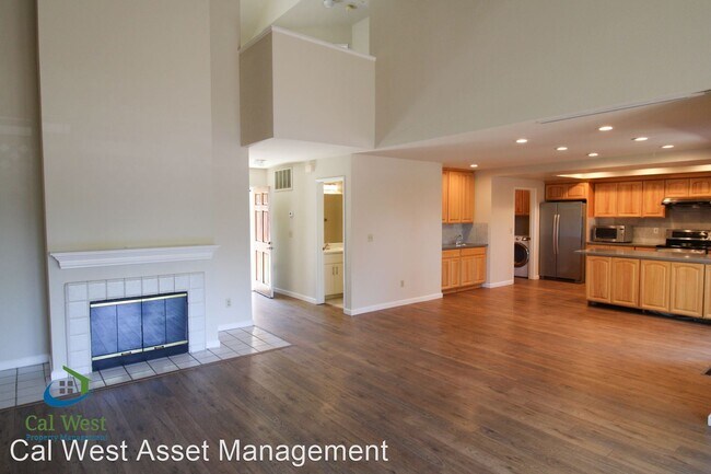Building Photo - 2 br, 2.5 bath House - 1116 Trevino Terrace
