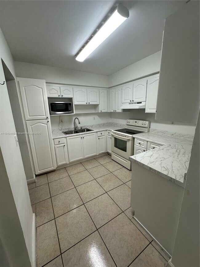 Foto del edificio - 3296 NW 13th Terrace
