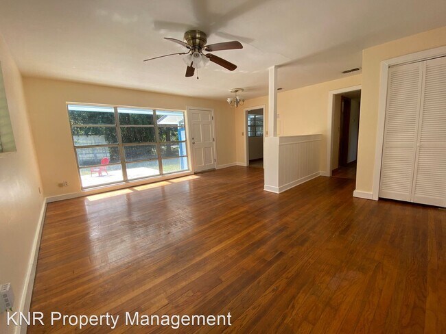 Foto del edificio - 4 br, 2 bath House - 1115 NE 5th Ave