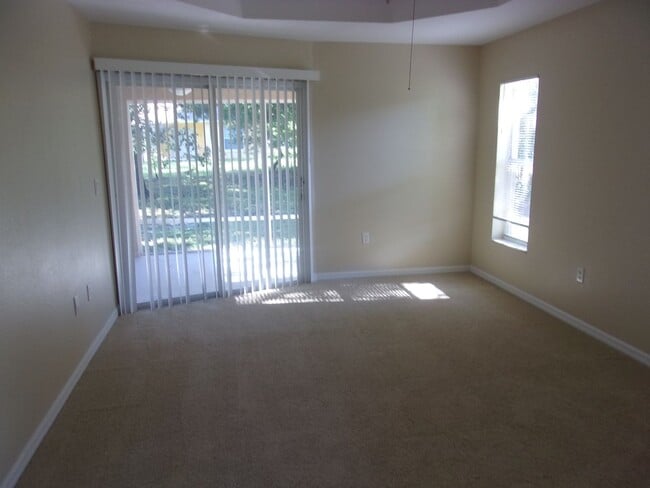 Building Photo - Centrally Located 3 Bedroom Single Family Home