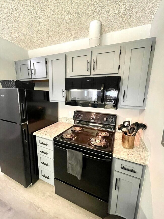 Building Photo - 1401 Collegiate Cir