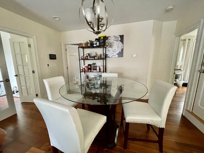 Foto del edificio - 281 Rindge Ave