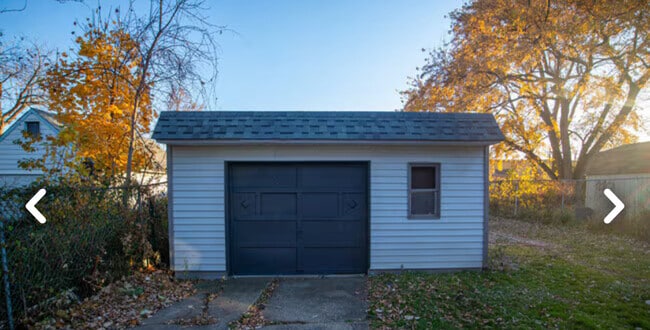 Building Photo - 13617 Sprecher Ave