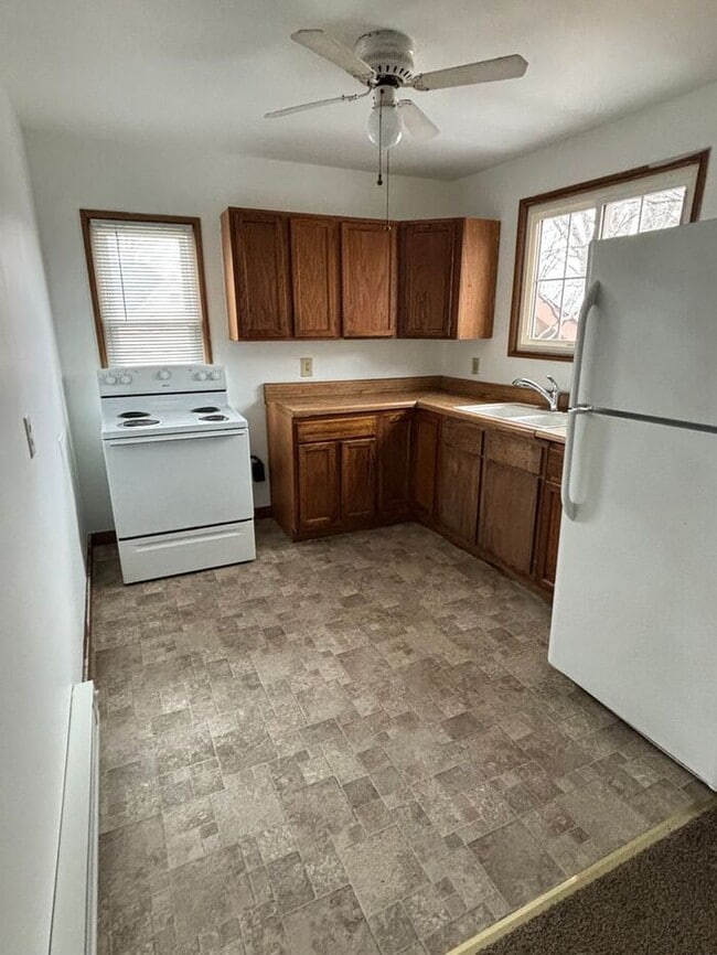 Building Photo - Half Off Your Deposit !!!