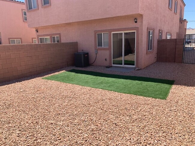 Foto del edificio - 3 Bedroom Townhouse
