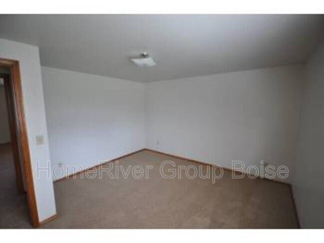 Building Photo - 522 W Willowbrook Dr